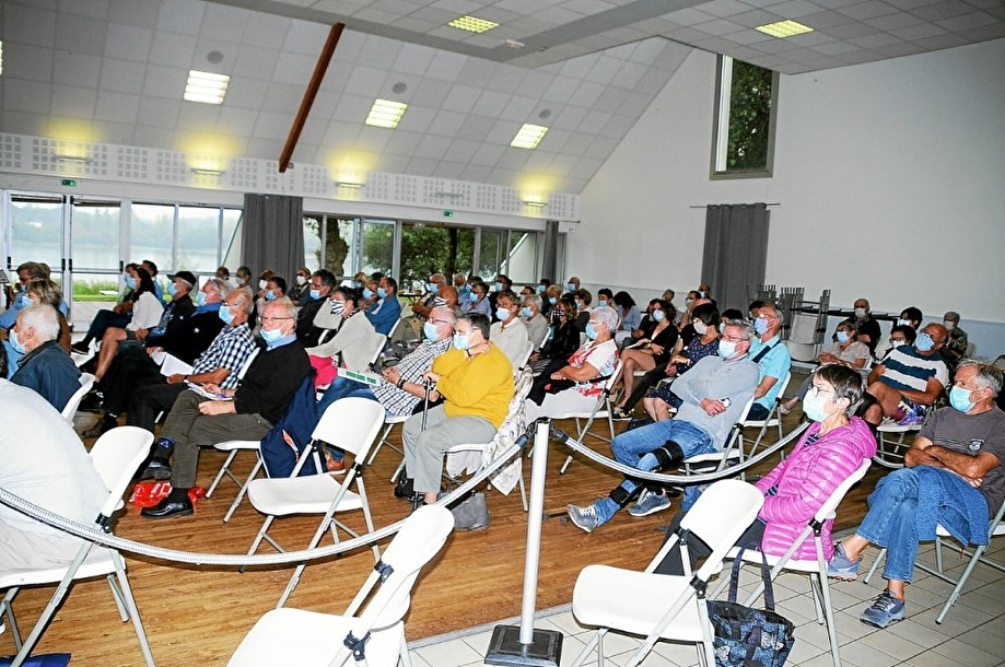 une-assemblee-attentive-aux-questions-posees-par-le-public-5318465.jpg